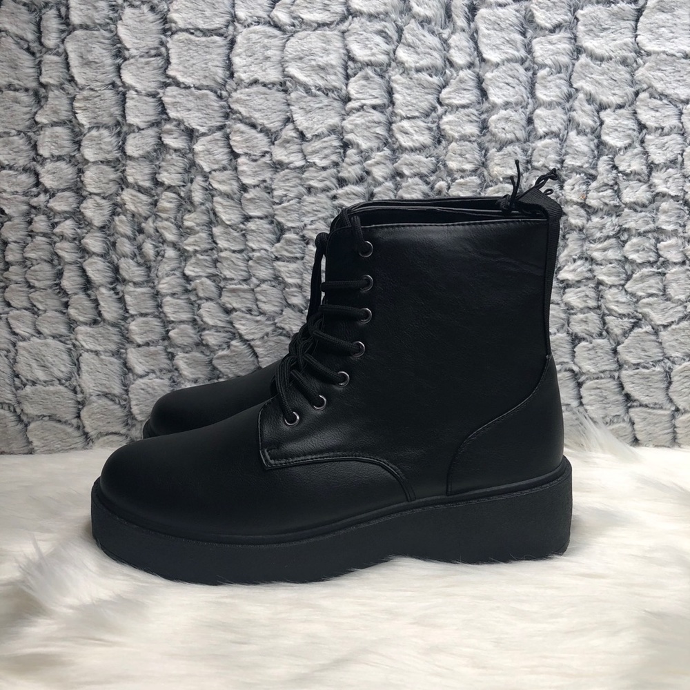 Combat boots